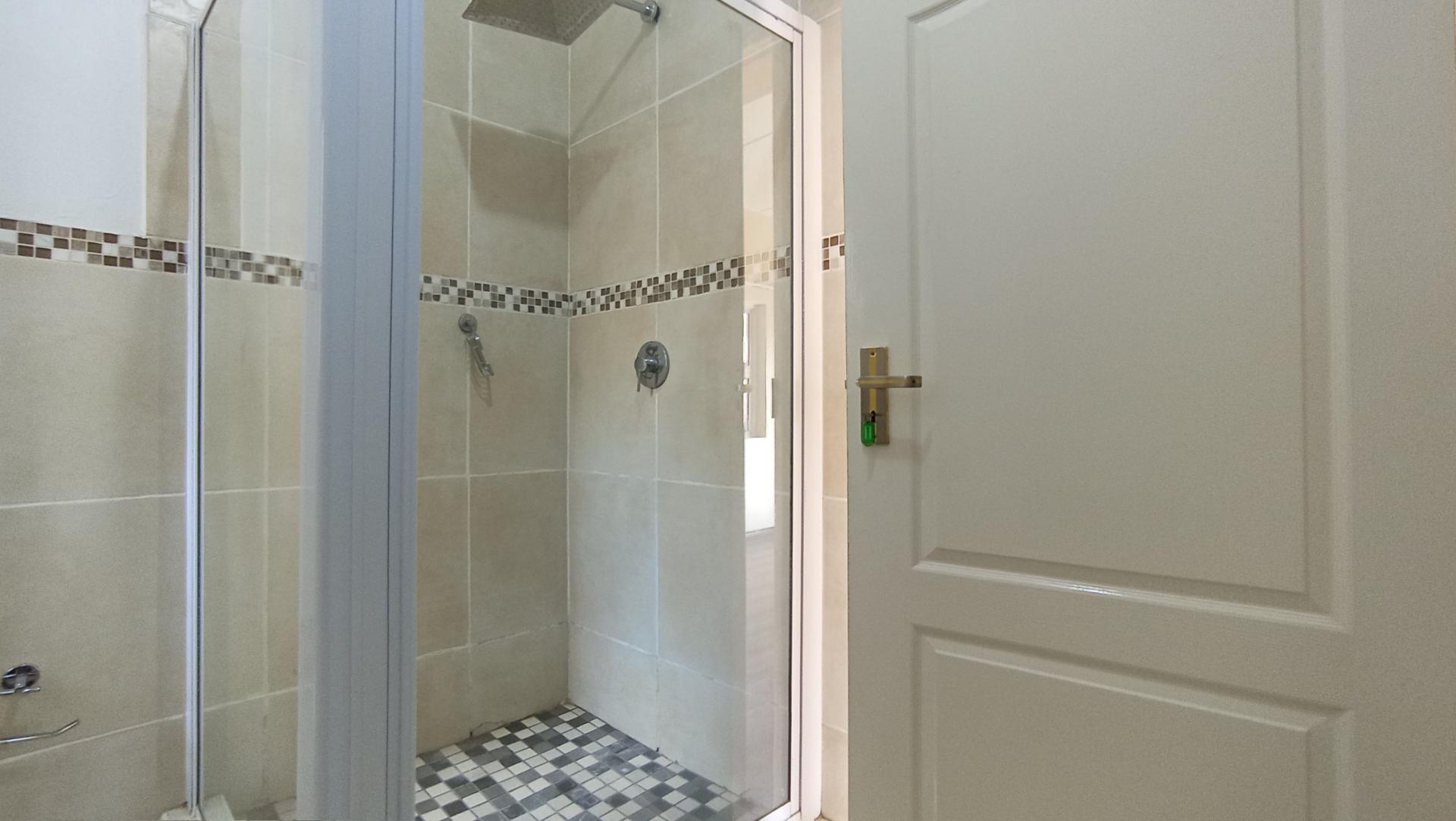 Main Bathroom - 8 square meters of property in Parkview