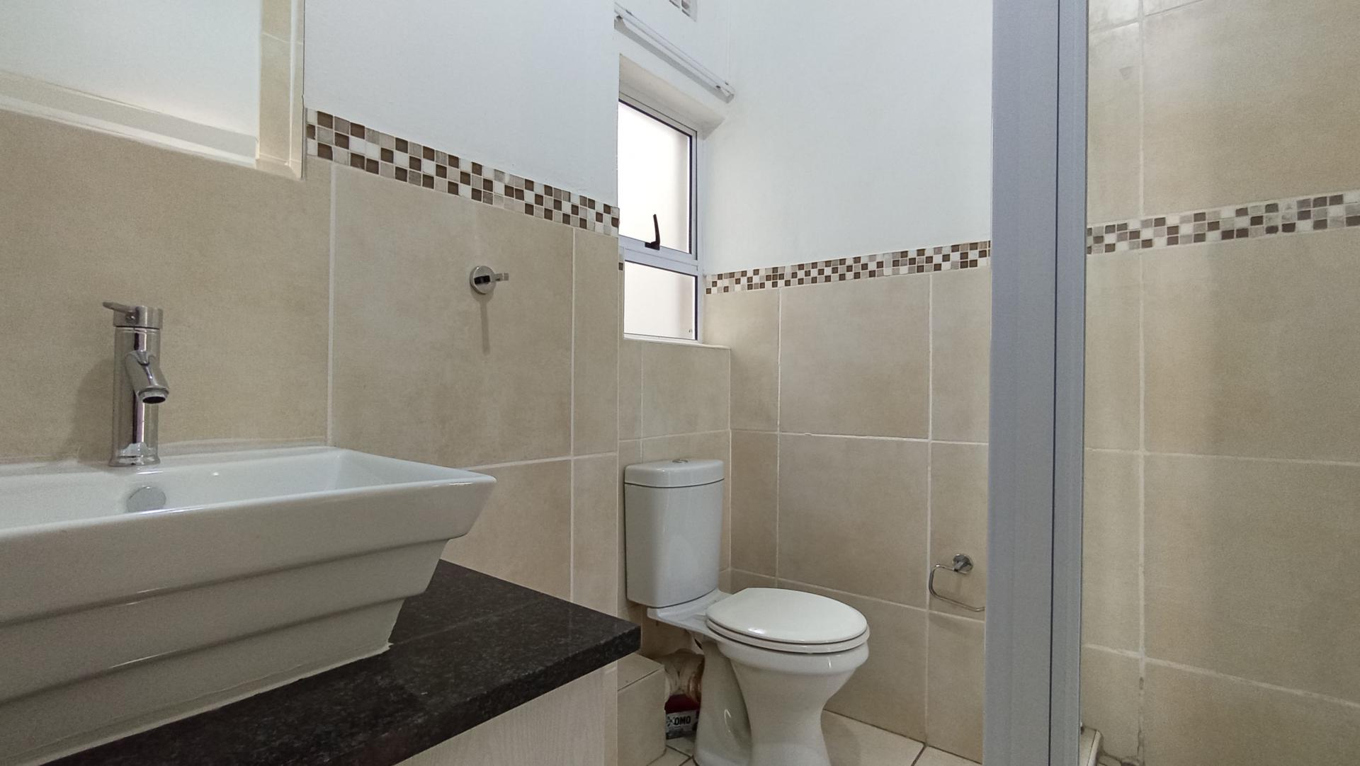 Main Bathroom - 8 square meters of property in Parkview