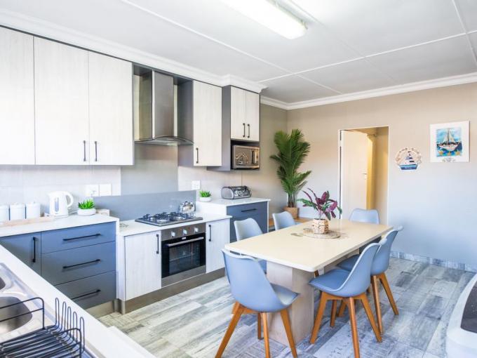 7 Bedroom House for Sale For Sale in Hartenbos - MR676846