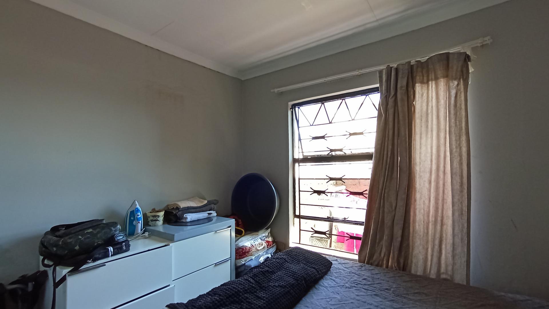 Bed Room 2 - 8 square meters of property in Fleurhof