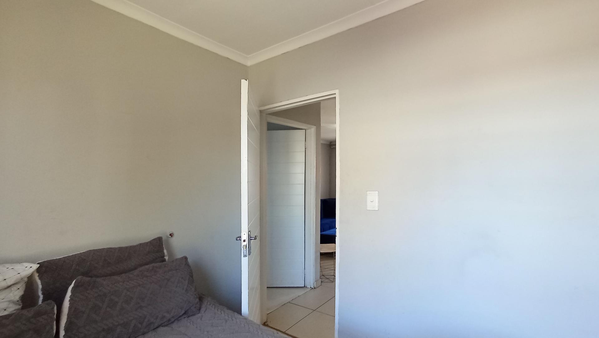 Bed Room 2 - 8 square meters of property in Fleurhof