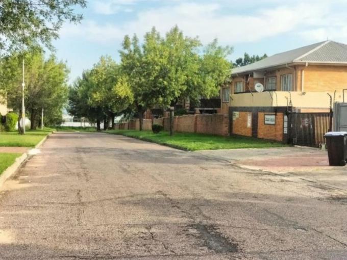 2 Bedroom Apartment for Sale For Sale in Parkhill Gardens - MR676856