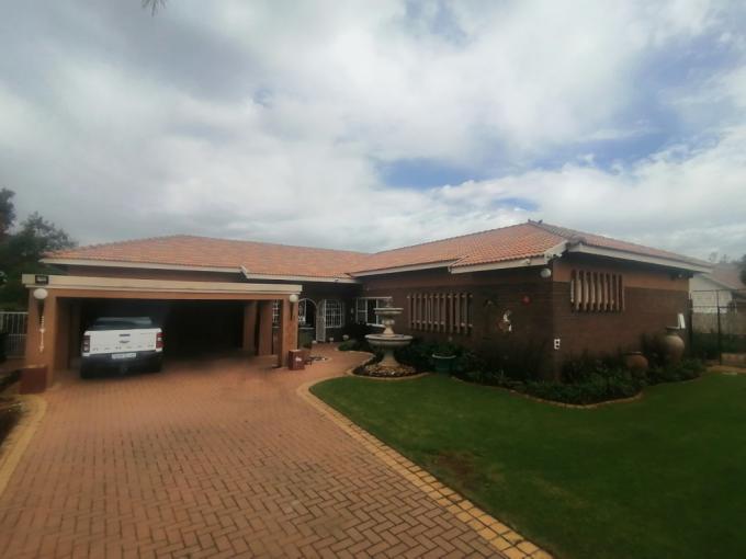 4 Bedroom House for Sale For Sale in Brackenhurst - MR676859