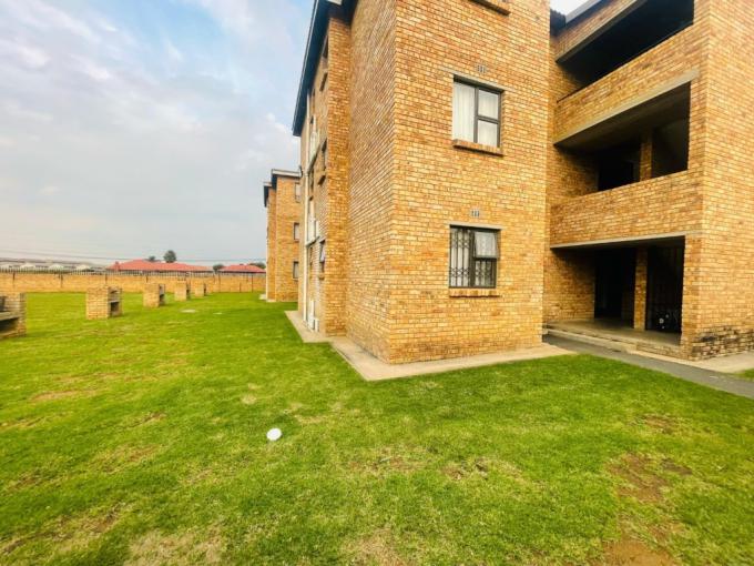 2 Bedroom Simplex for Sale For Sale in Albertsdal - MR676862