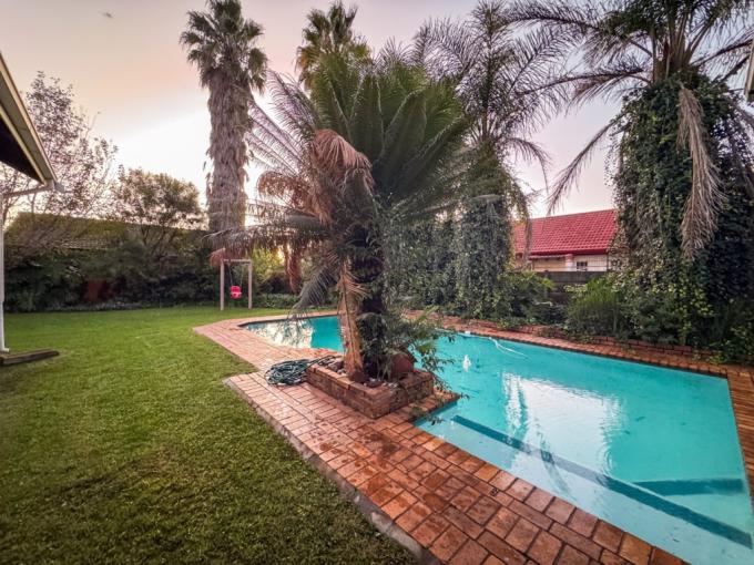 4 Bedroom House for Sale For Sale in Brackendowns - MR676864
