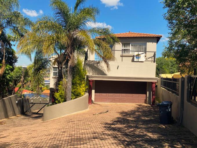 6 Bedroom House for Sale For Sale in Zwartkop - MR676892