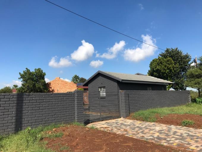 2 Bedroom House to Rent in Ga-Rankuwa - Property to rent - MR676921