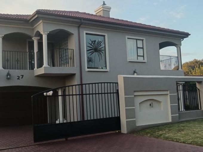 6 Bedroom House for Sale For Sale in Klippoortjie AH - MR676933