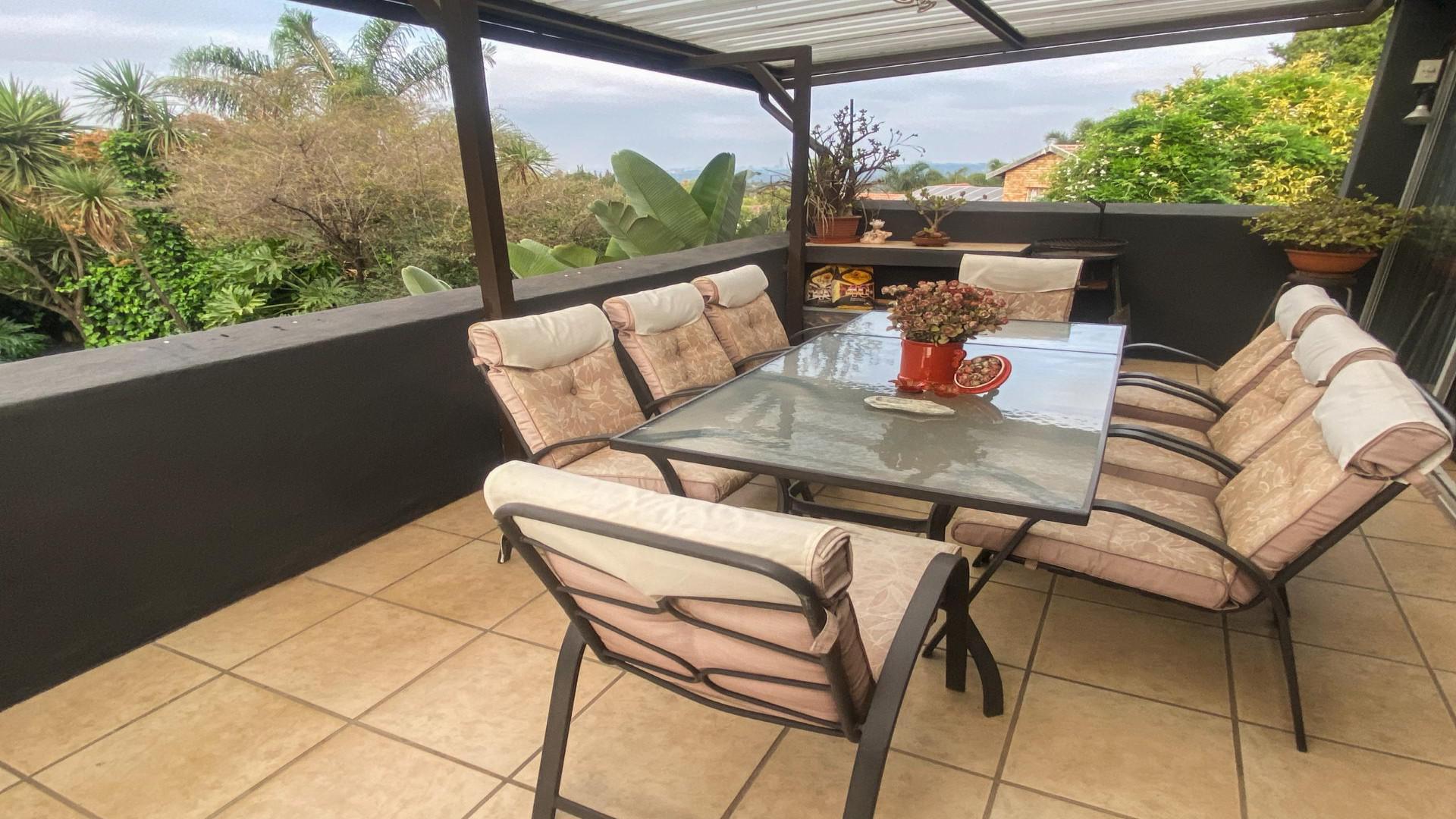 Patio - 38 square meters of property in Weltevreden Park