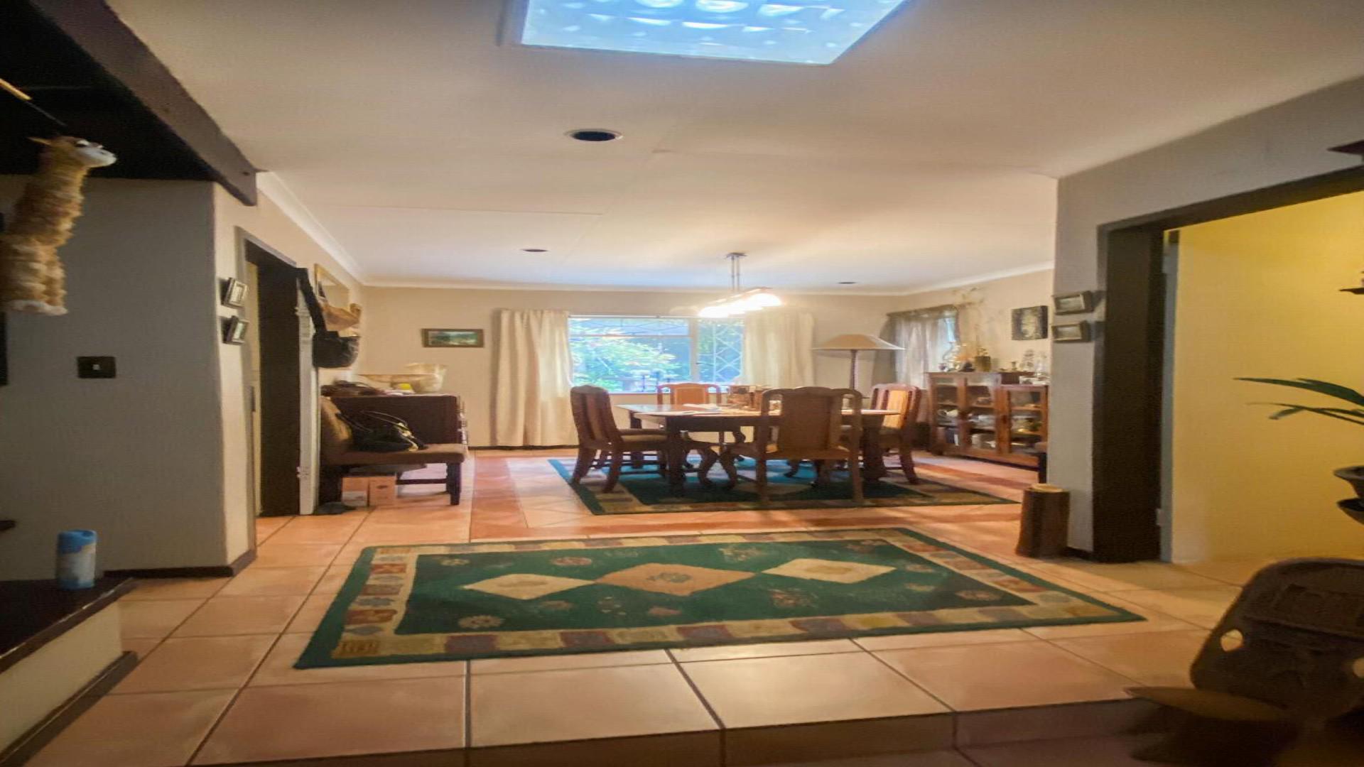 Dining Room - 16 square meters of property in Weltevreden Park