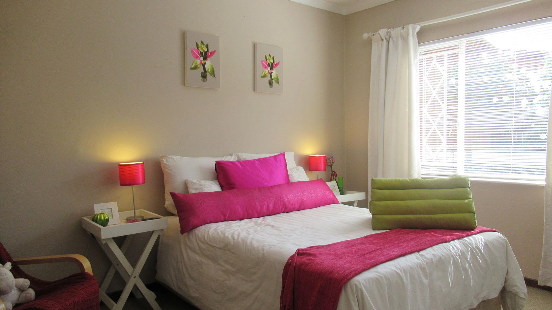 Bed Room 1 - 15 square meters of property in Weltevreden Park