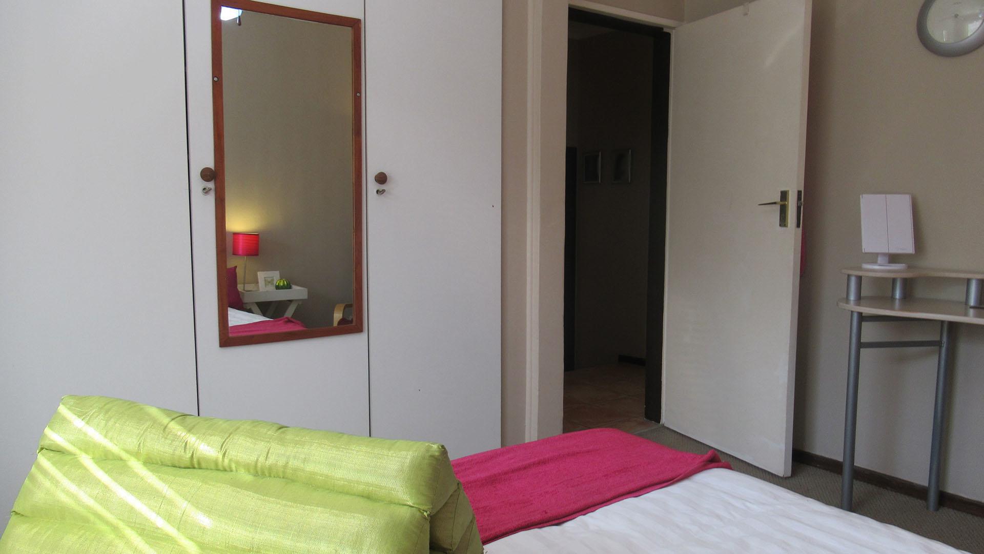 Bed Room 1 - 15 square meters of property in Weltevreden Park