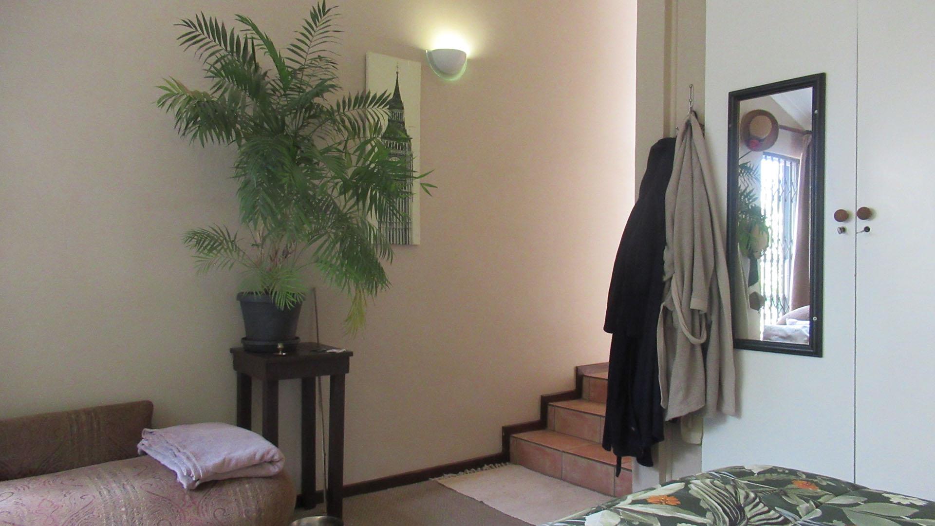 Main Bedroom - 18 square meters of property in Weltevreden Park