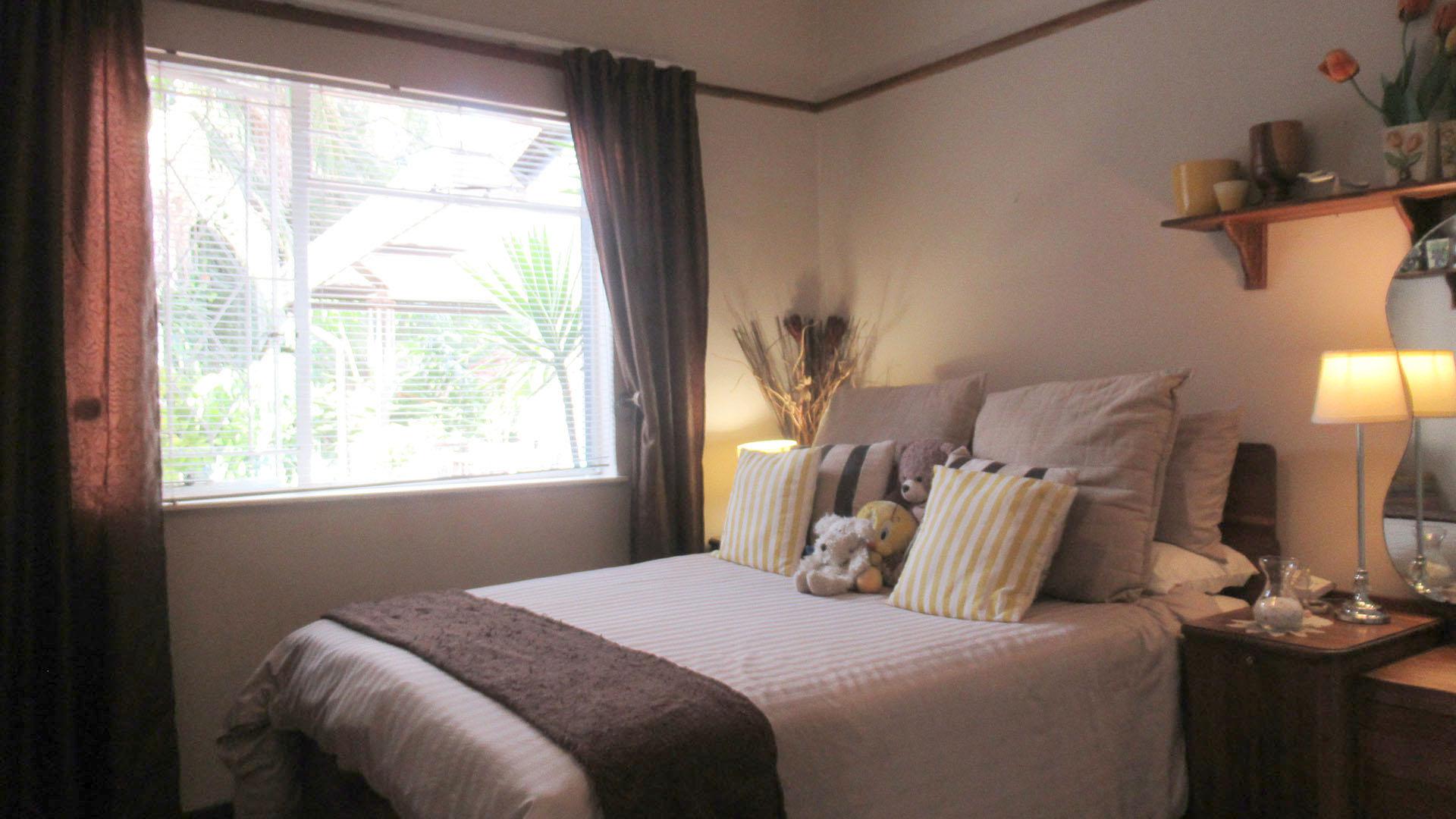 Bed Room 2 - 15 square meters of property in Weltevreden Park