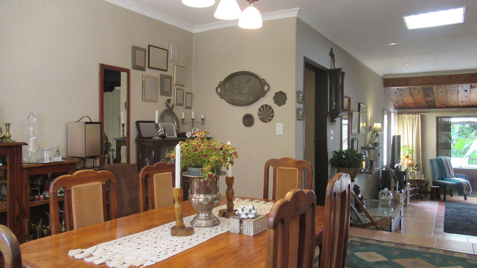 Dining Room - 16 square meters of property in Weltevreden Park