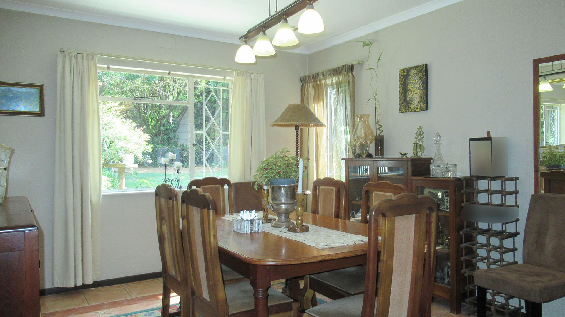 Dining Room - 16 square meters of property in Weltevreden Park