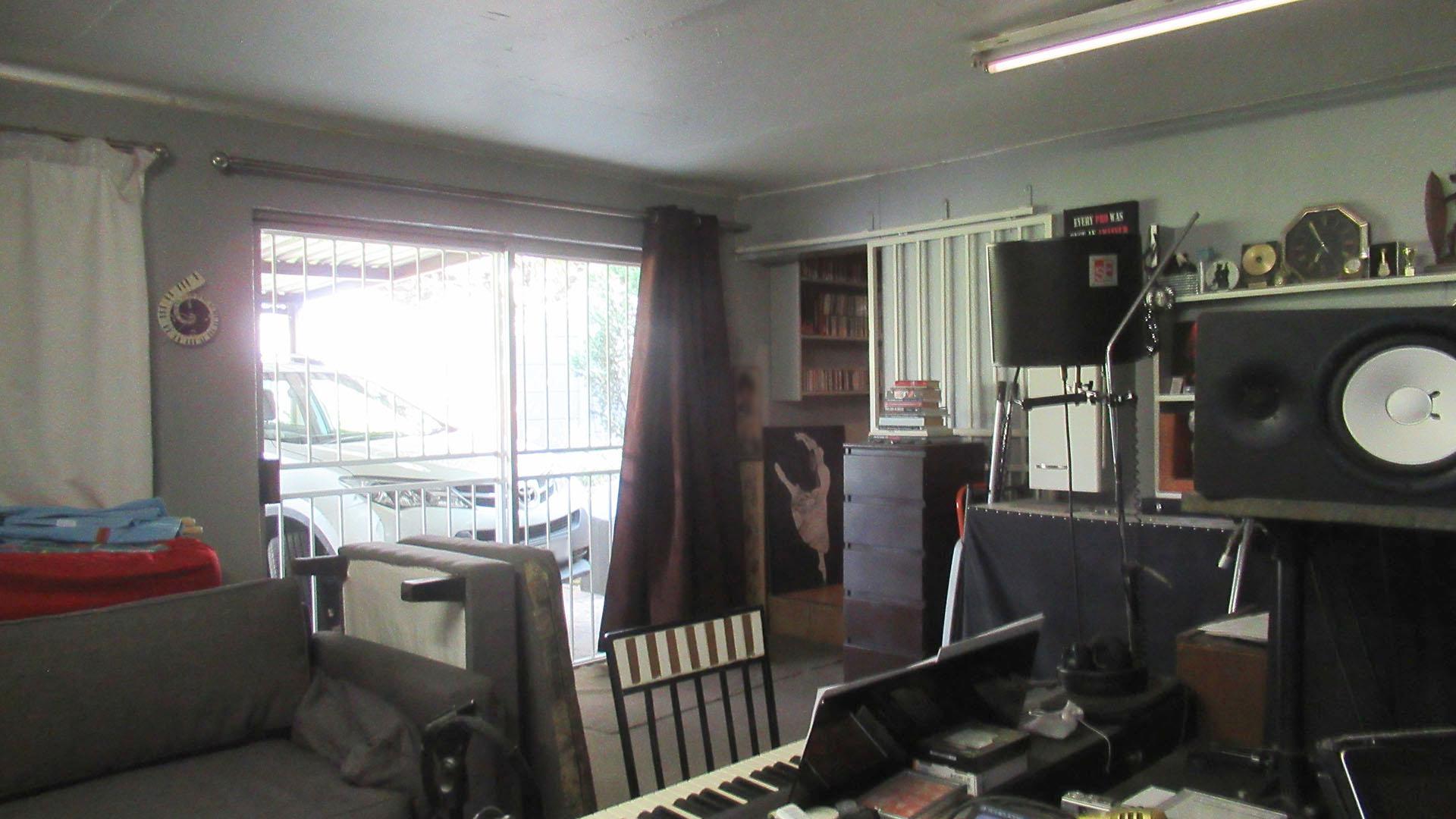 Spaces - 40 square meters of property in Weltevreden Park