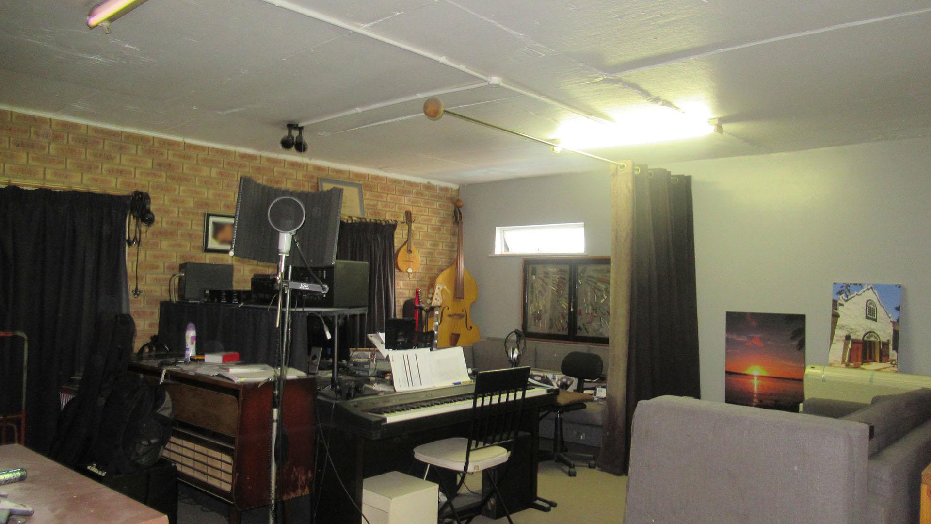 Spaces - 40 square meters of property in Weltevreden Park