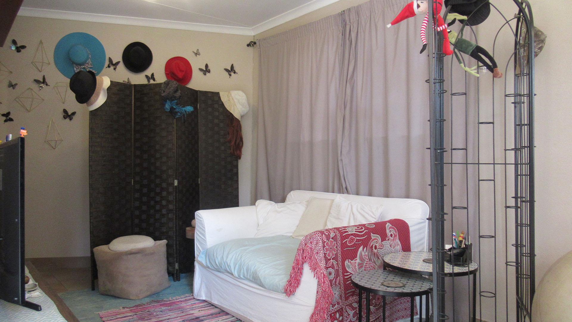 Flatlet - 27 square meters of property in Weltevreden Park