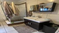 Bathroom 1 of property in Weltevreden Park