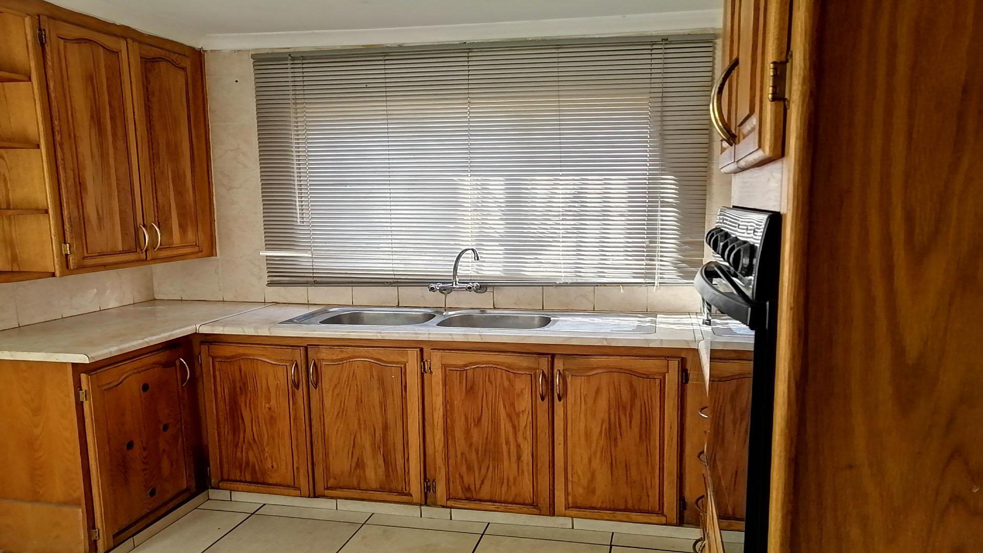 Kitchen of property in Lethlabile