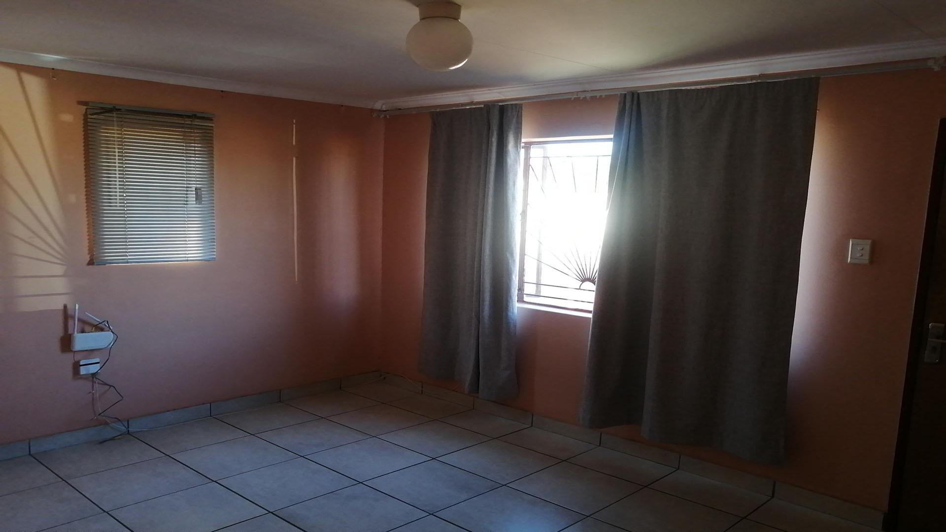 Lounges of property in Lethlabile