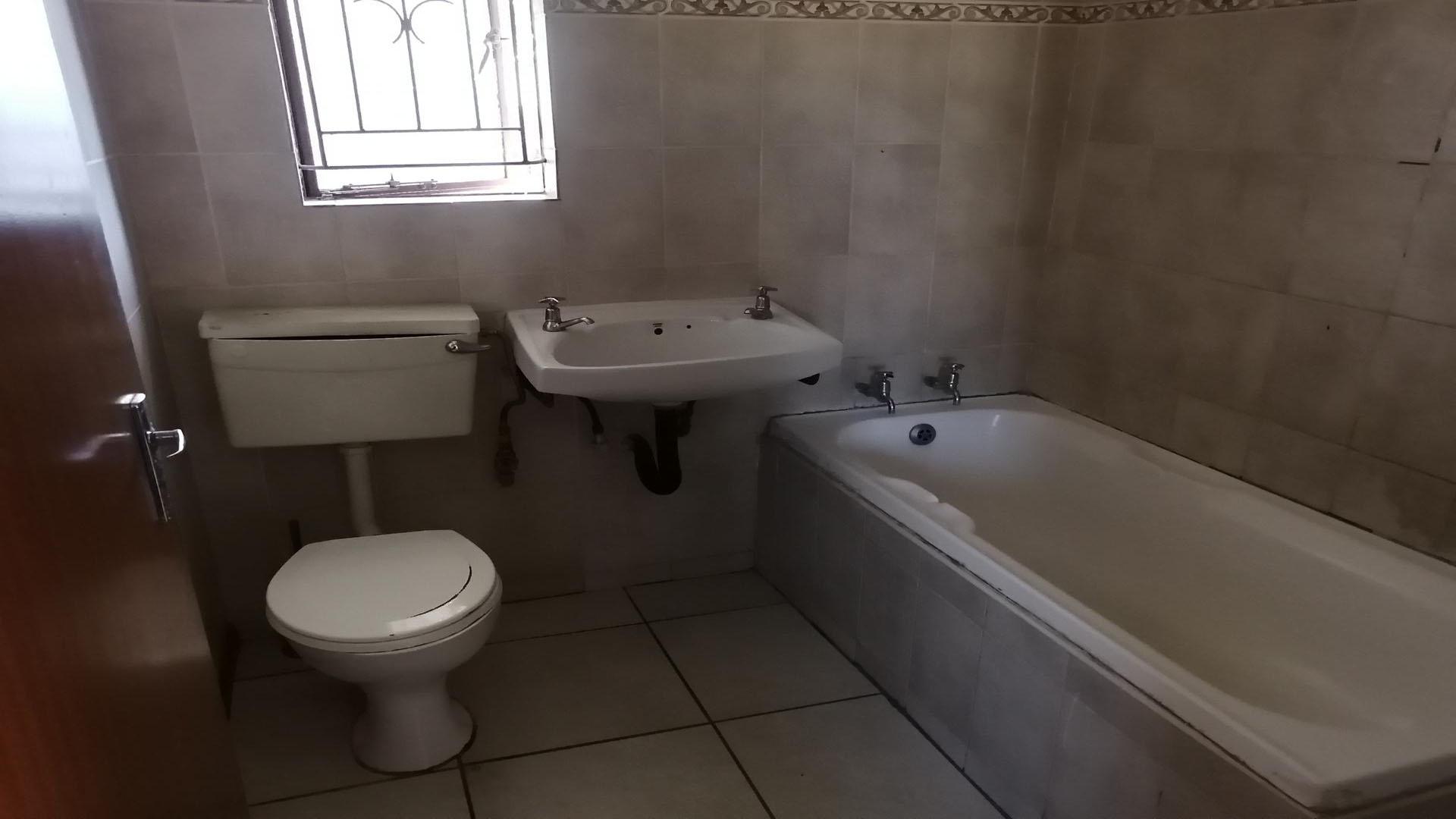 Bathroom 1 of property in Lethlabile