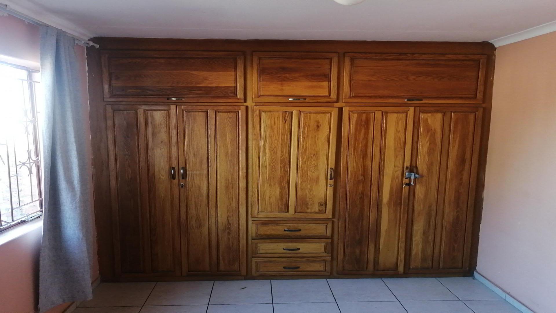 Bed Room 1 of property in Lethlabile