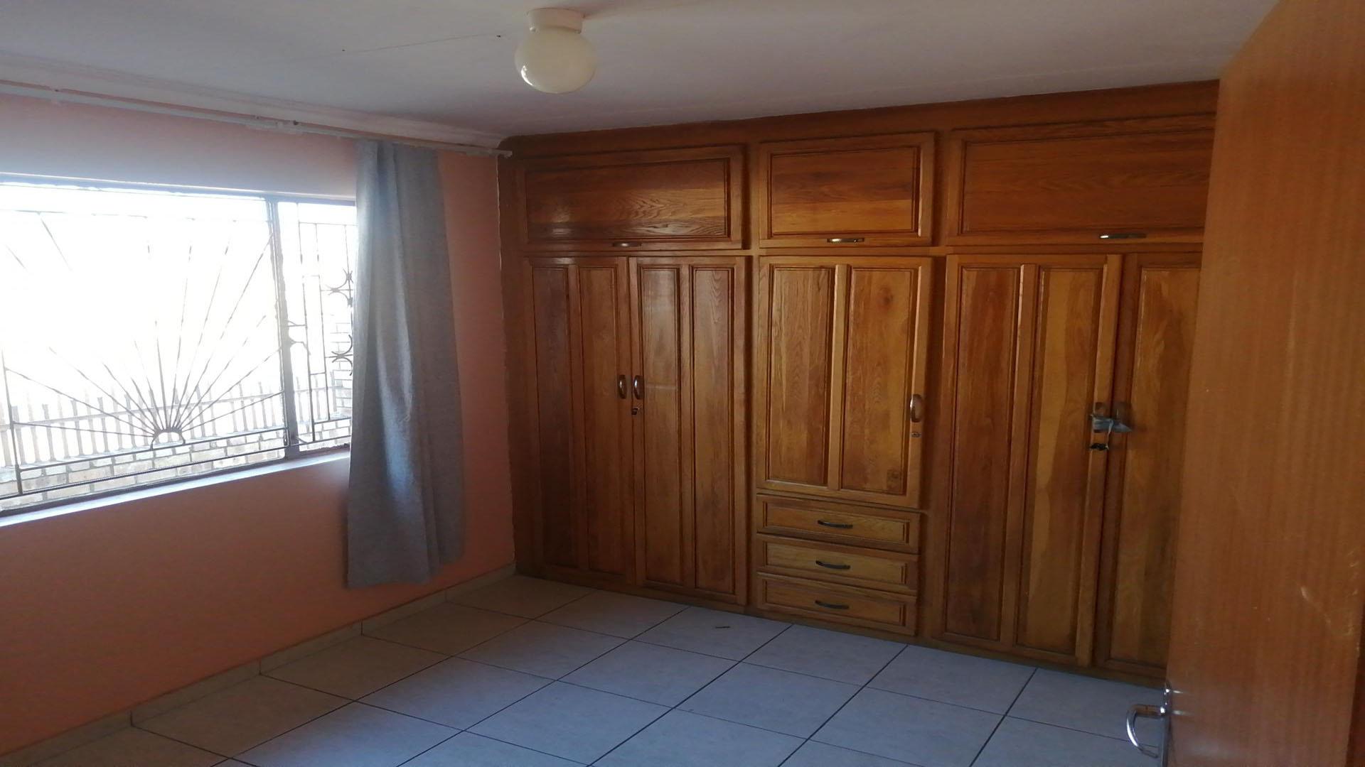 Bed Room 1 of property in Lethlabile
