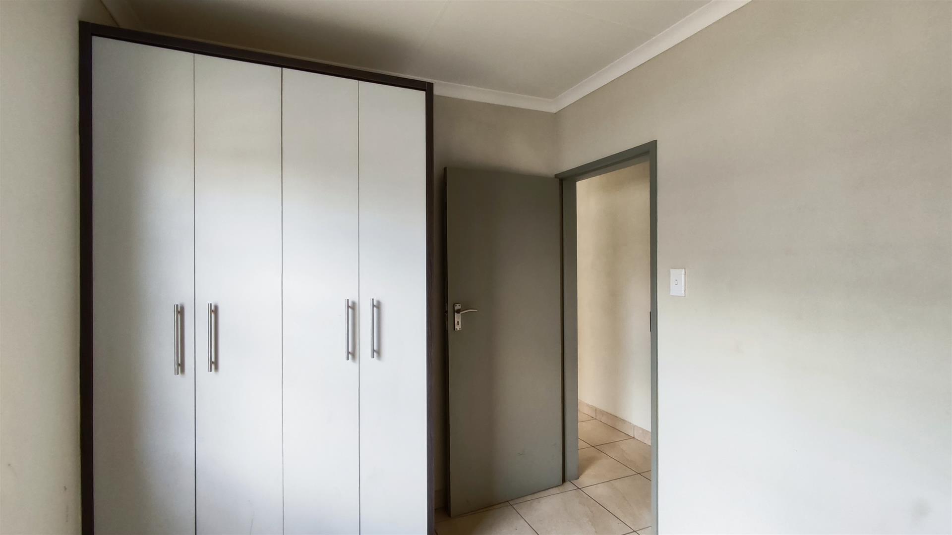 Bed Room 1 - 9 square meters of property in Albertsdal