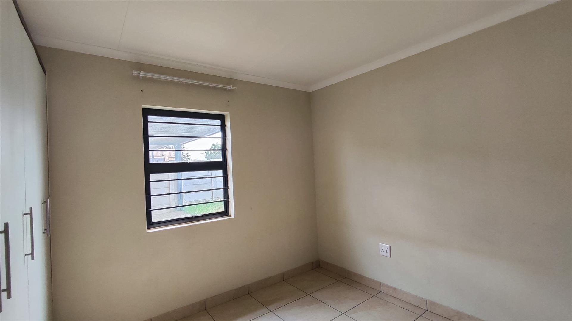 Main Bedroom - 13 square meters of property in Albertsdal