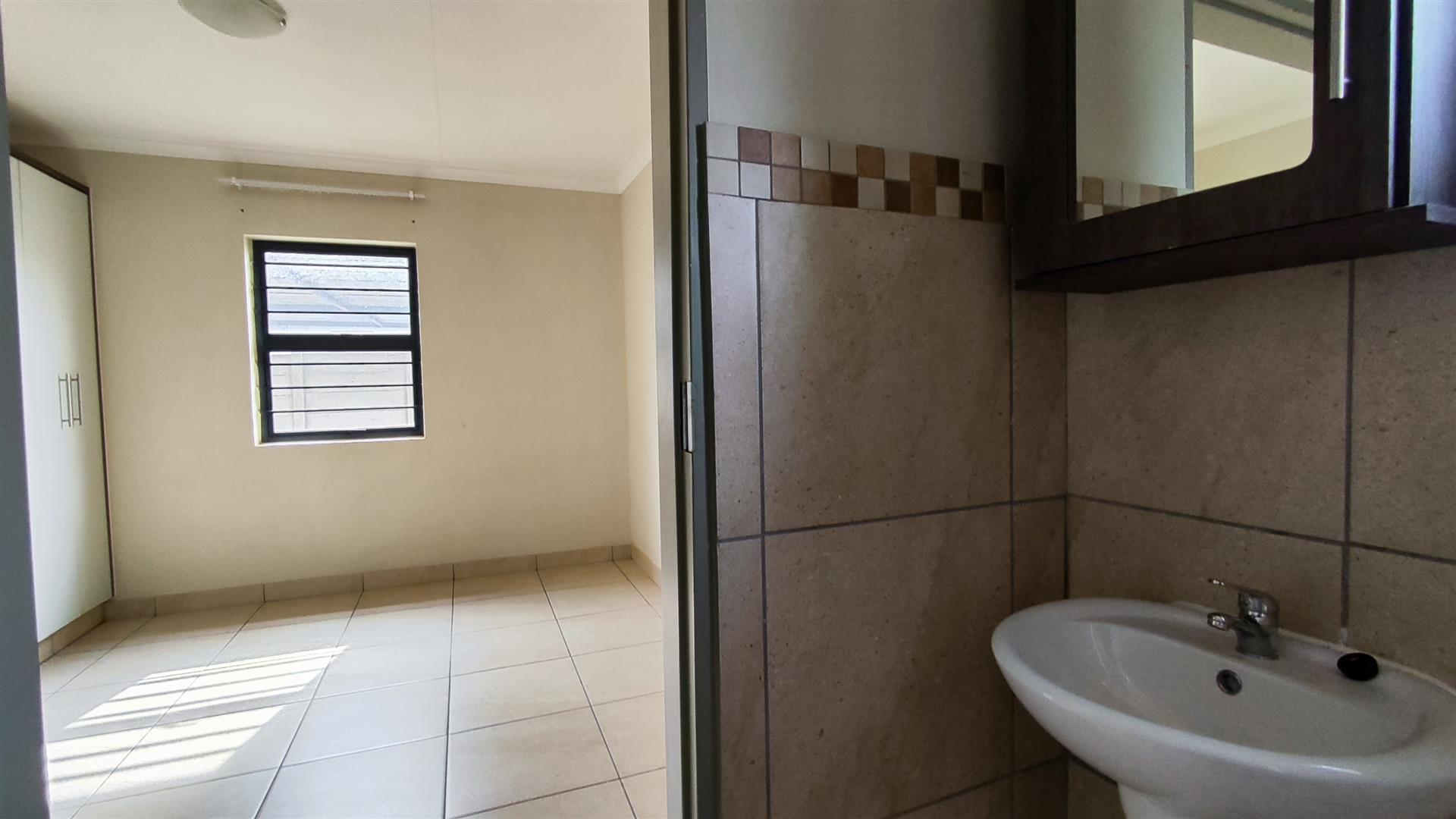 Main Bathroom - 5 square meters of property in Albertsdal