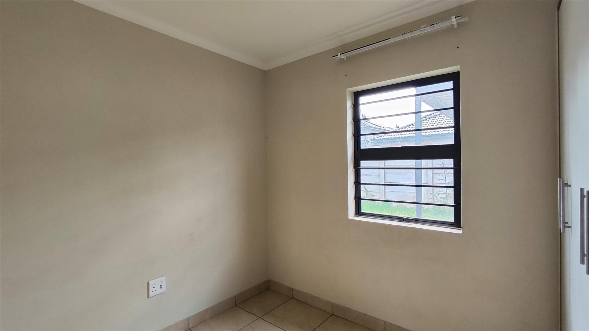 Bed Room 2 - 9 square meters of property in Albertsdal