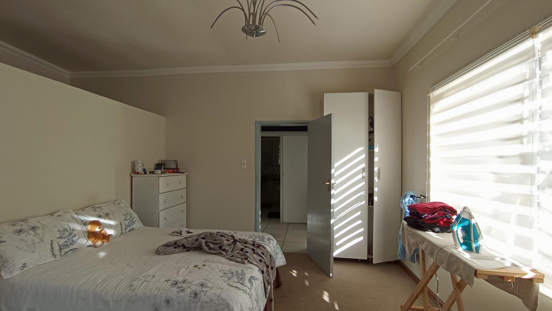 Bed Room 1 - 43 square meters of property in Northcliff