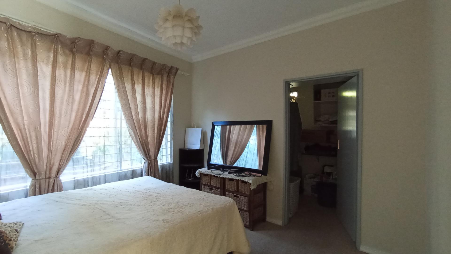 Bed Room 2 - 30 square meters of property in Northcliff
