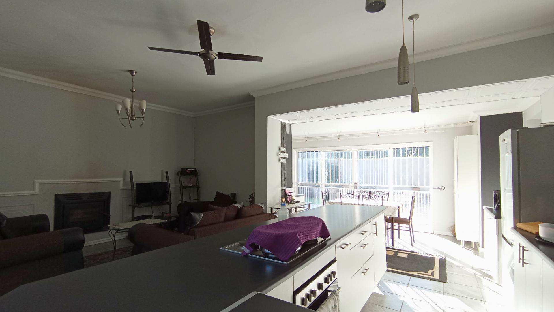 Kitchen - 40 square meters of property in Northcliff