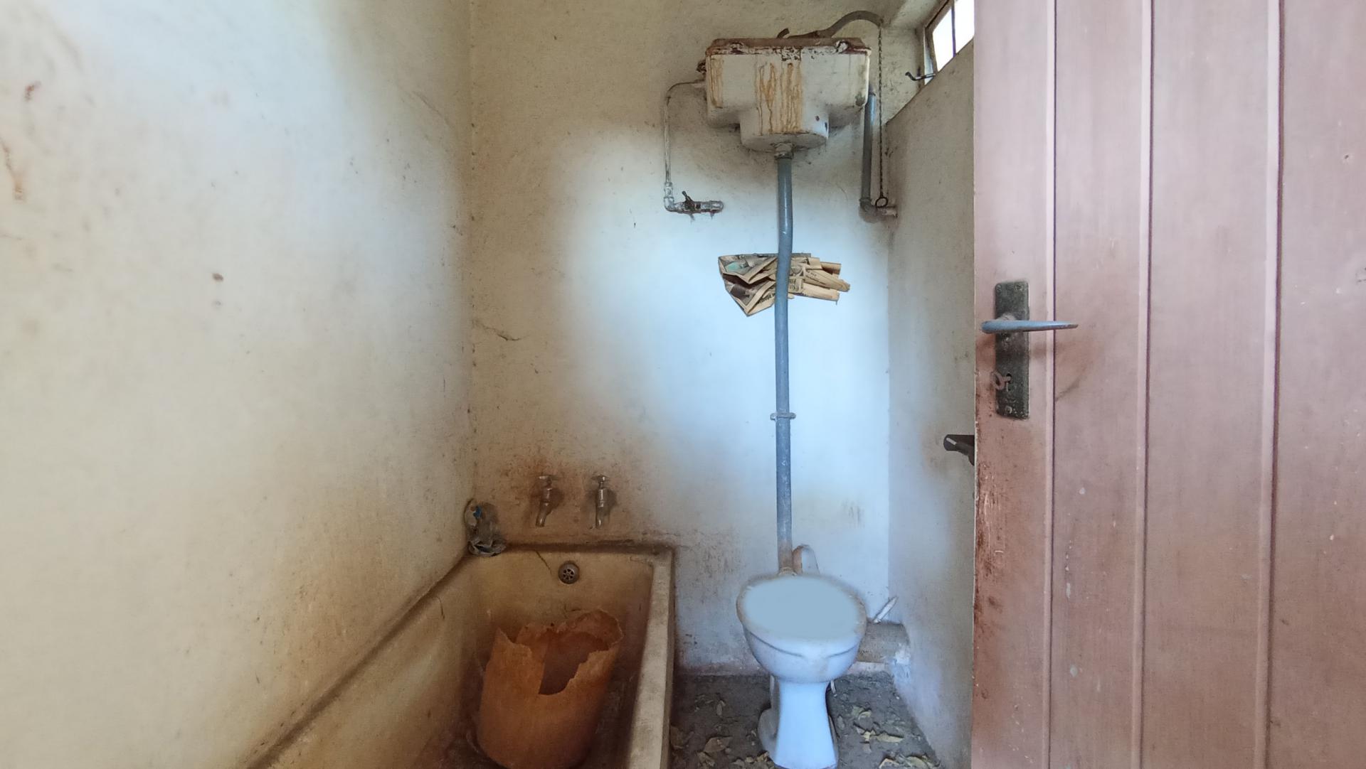 Staff Bathroom - 3 square meters of property in Northcliff