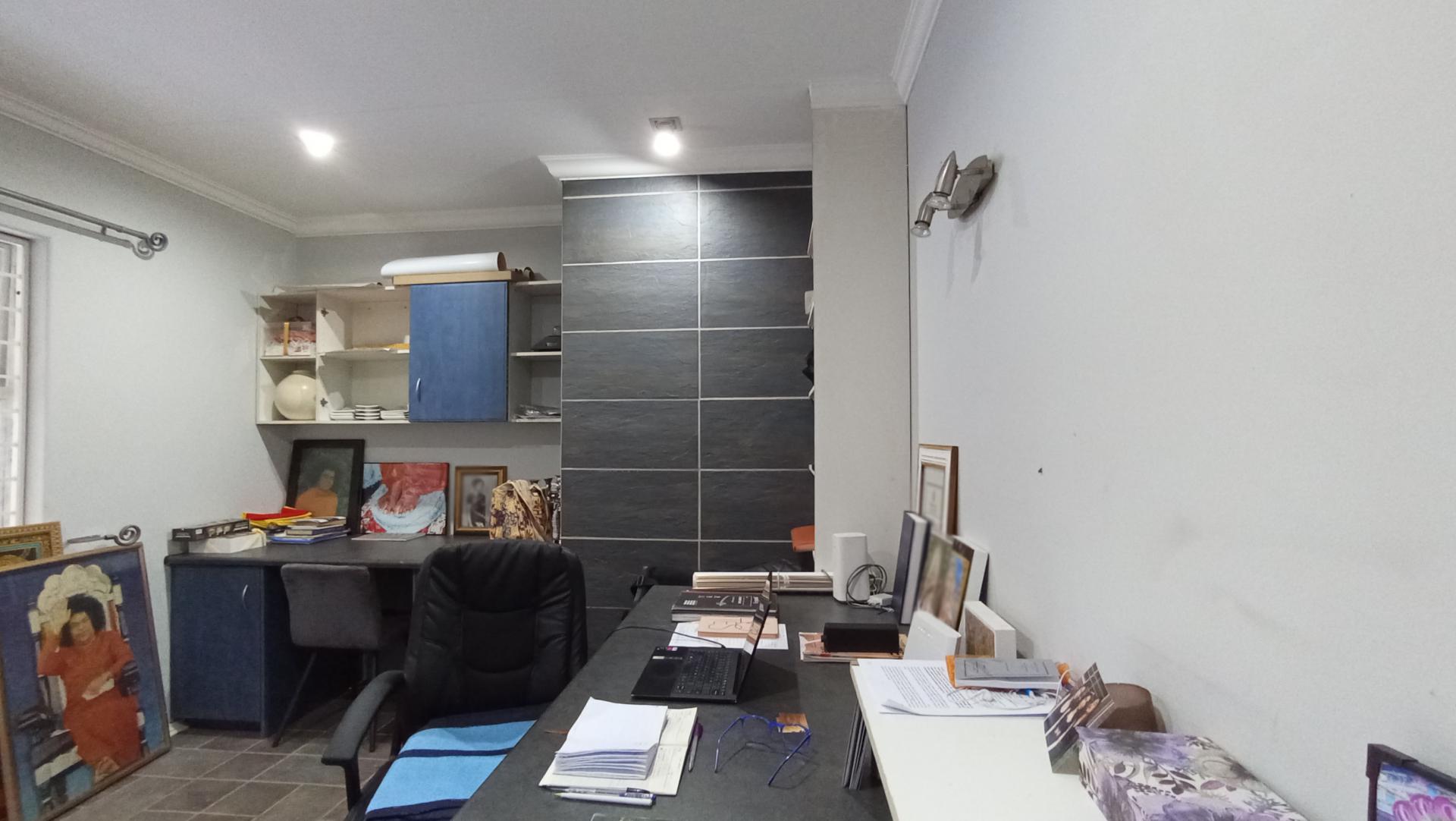 Study - 11 square meters of property in Northcliff