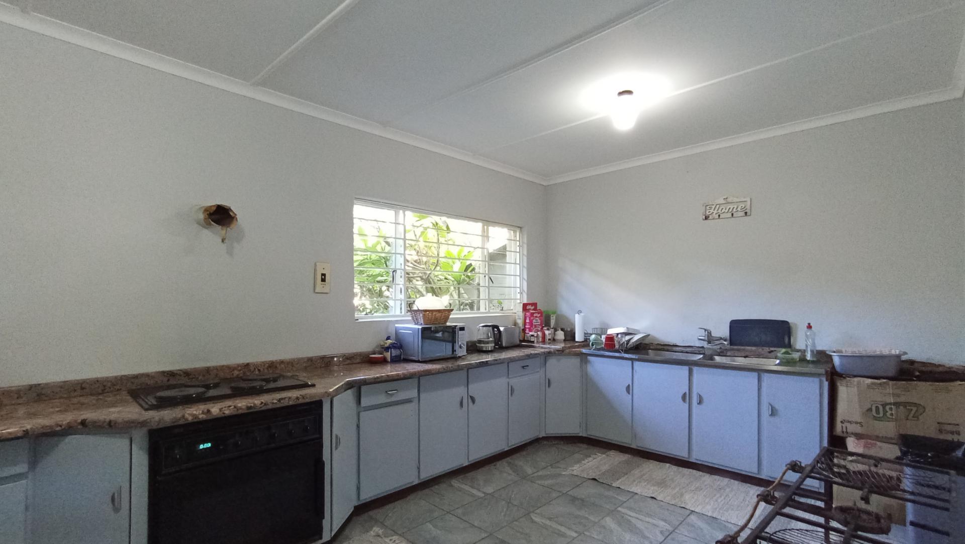 Kitchen - 40 square meters of property in Northcliff