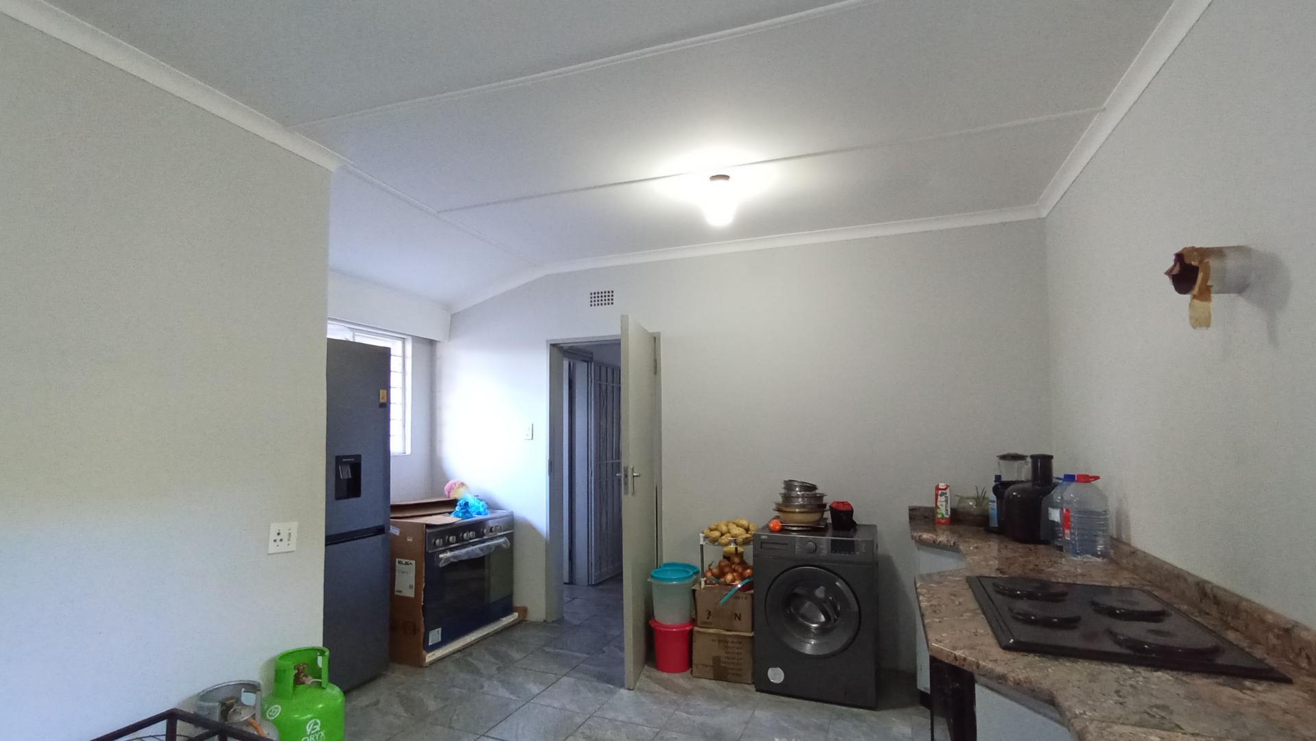 Kitchen - 40 square meters of property in Northcliff