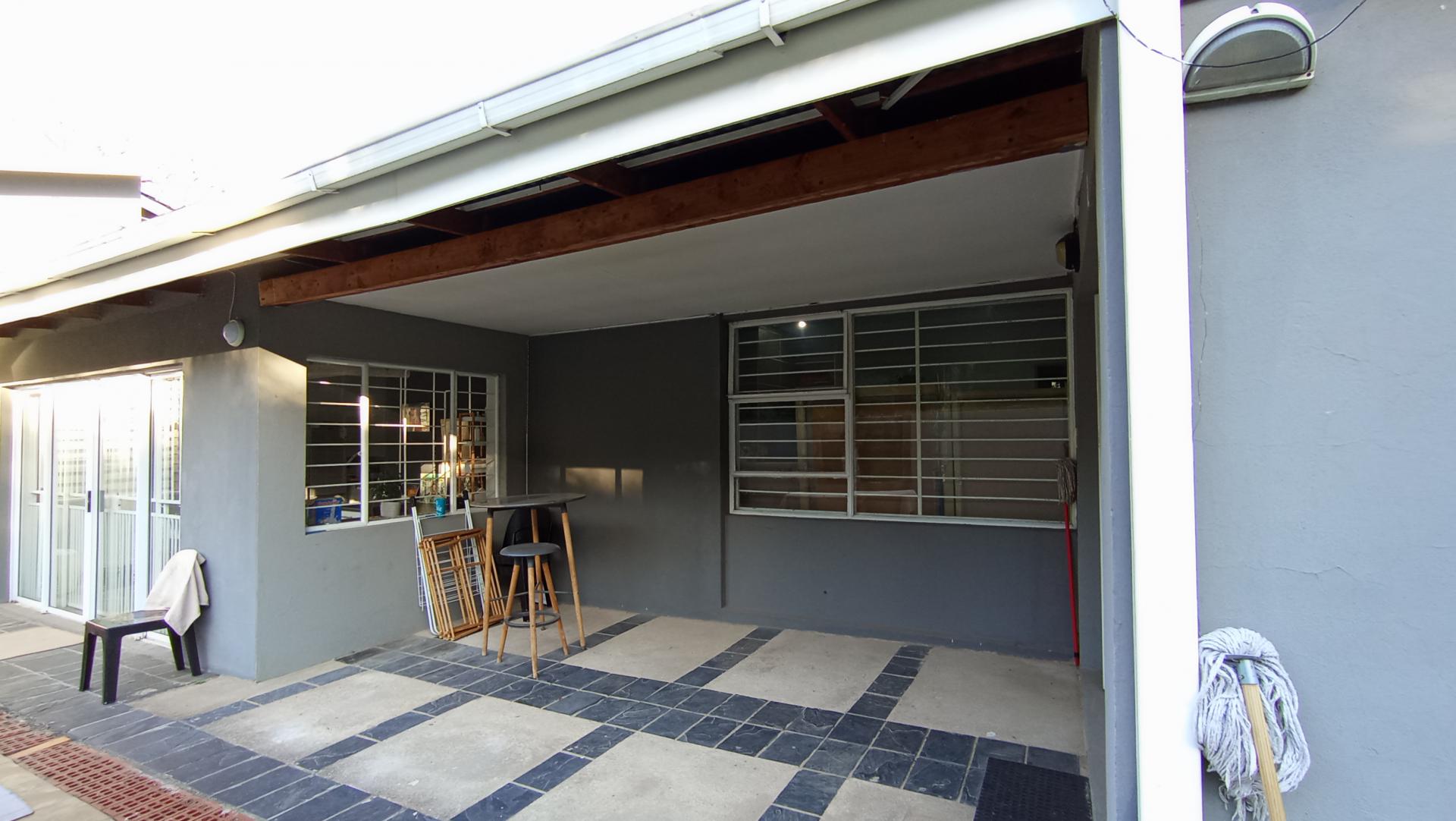Patio - 17 square meters of property in Northcliff