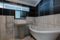 Bathroom 1 of property in Northcliff