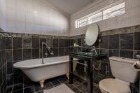 Bathroom 2 of property in Northcliff