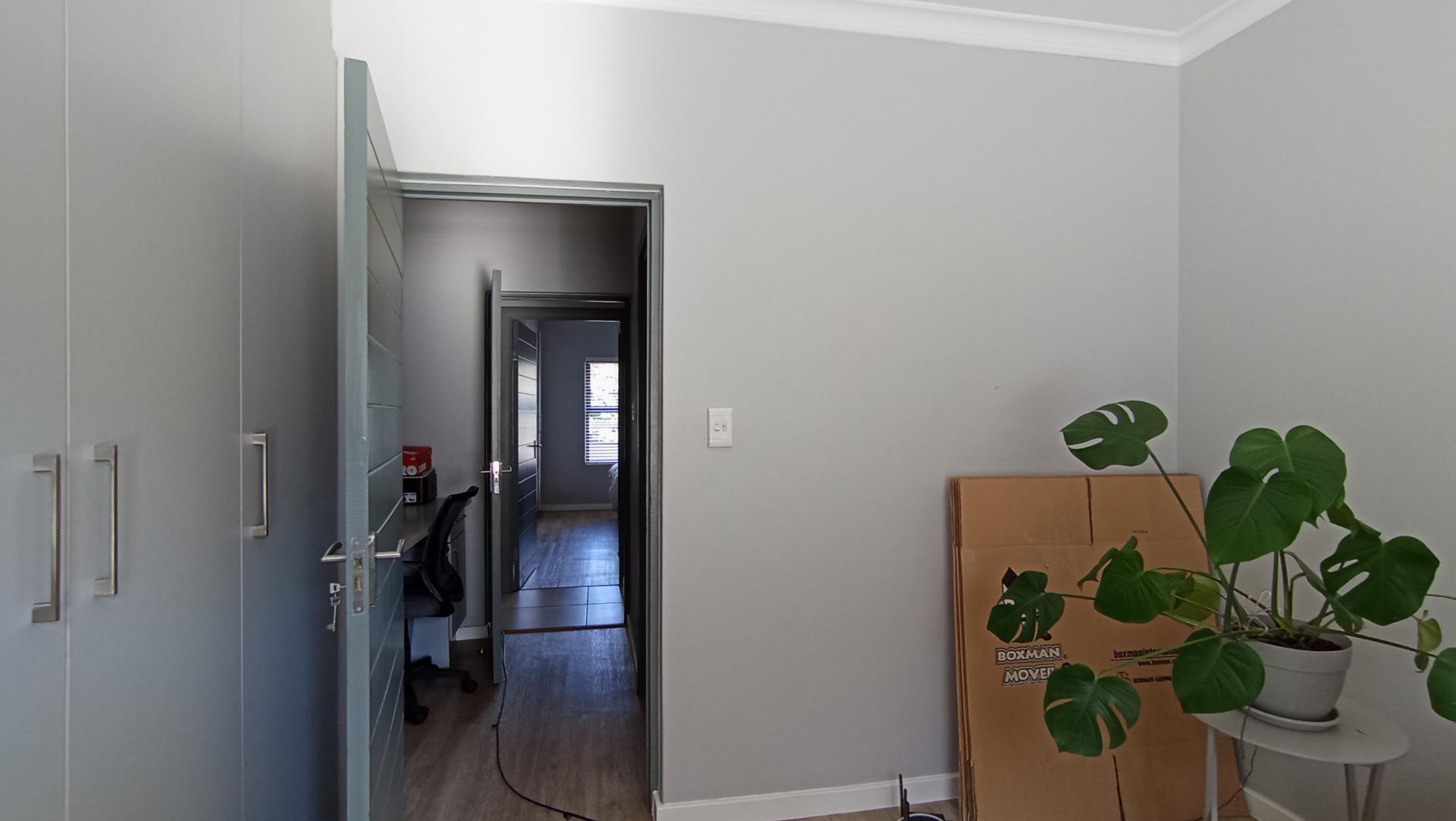 Bed Room 1 - 16 square meters of property in Ferndale - JHB