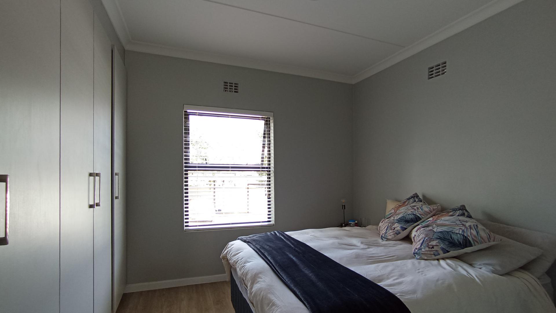 Bed Room 2 - 15 square meters of property in Ferndale - JHB