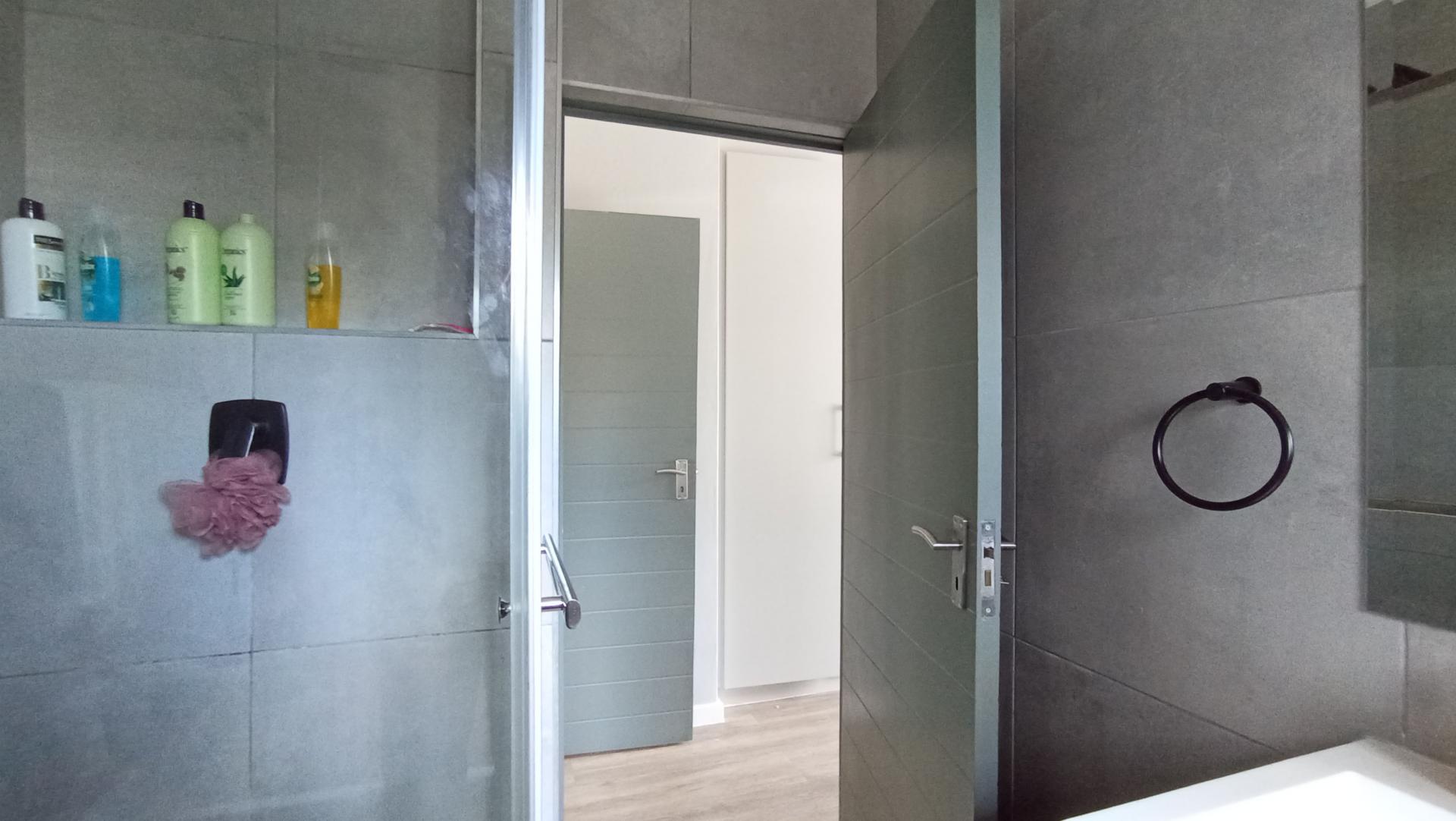 Bathroom 2 - 6 square meters of property in Ferndale - JHB