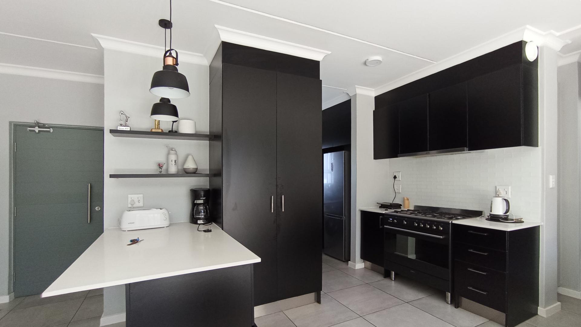 Kitchen - 8 square meters of property in Ferndale - JHB