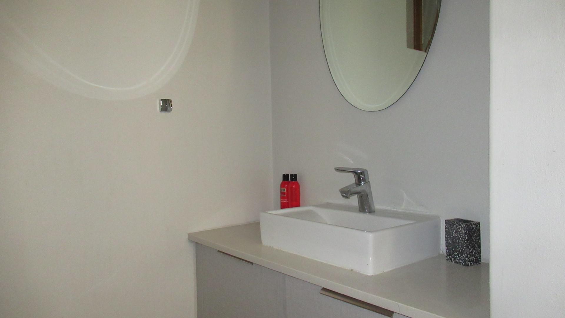 Bathroom 1 - 4 square meters of property in Braamfontein