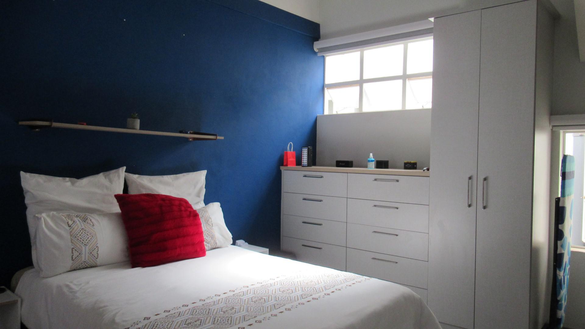 Main Bedroom - 17 square meters of property in Braamfontein