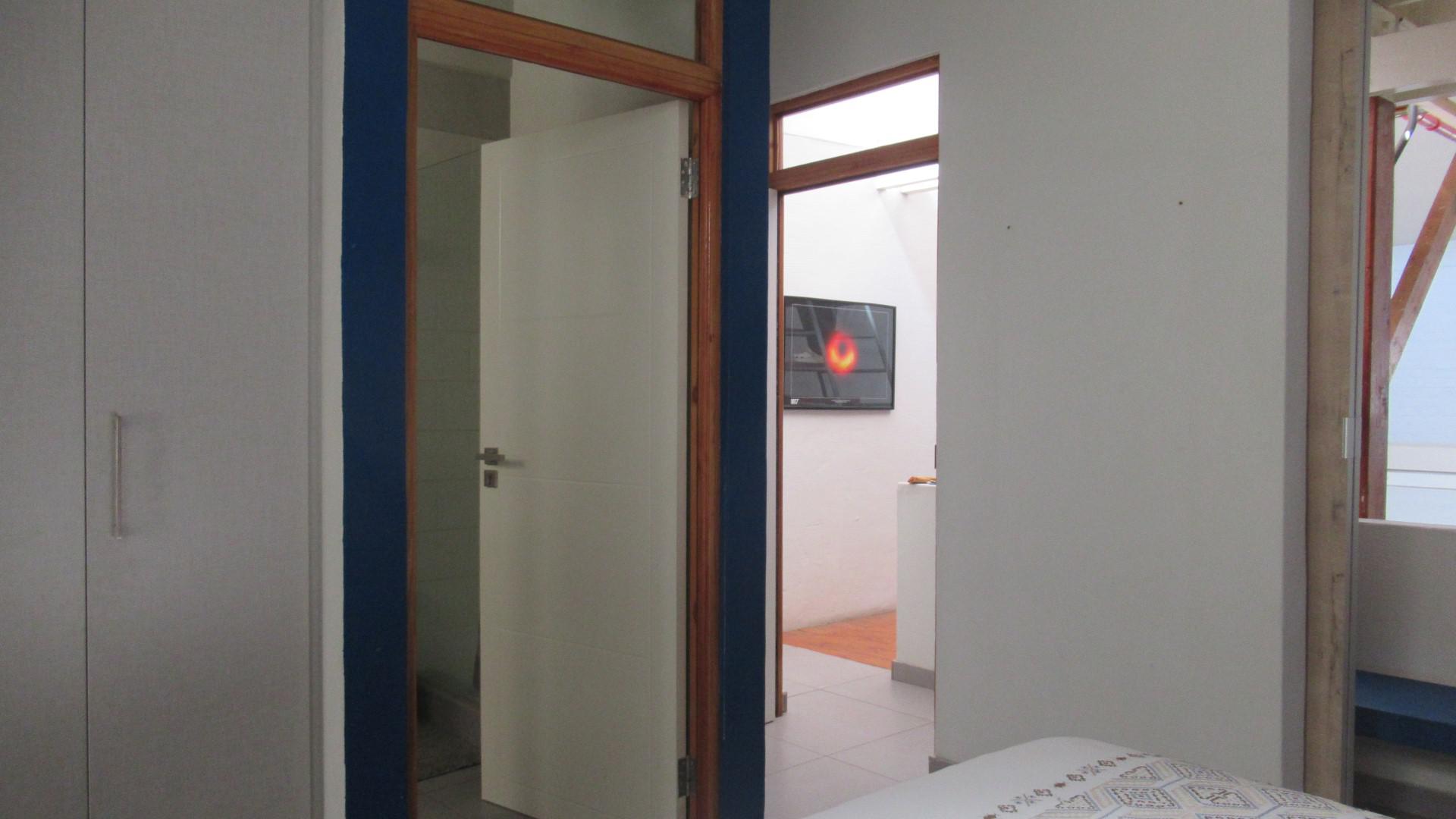 Main Bedroom - 17 square meters of property in Braamfontein
